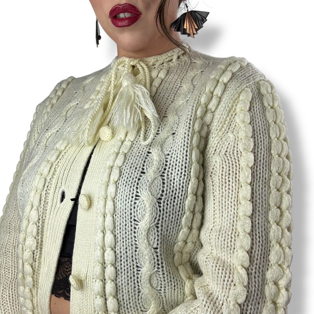 1970's cream cable knit cardigan with tassels - Picture 3 of 17